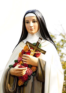 Beautiful statue of St Theresa