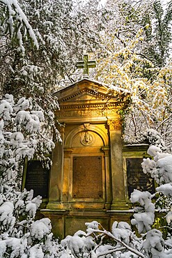 Grave mausoleum in the snow, south-west churchyard, historic cemetery in Stahnsdorf, Potsdam-Mittelmark, Brandenburg, Germany, Europe