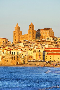 Historic centre with the Santissimo Salvatore Cathedral, Cefalu, Sicily, Italy, Europe