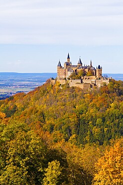 Burg Hohenzollern Castle in autumn, Hechingen, Schwäbische Alb, Baden-Württemberg, Germany, Europe