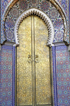 Artfully designed portal Dar el-Makhzen Place des Alaouites Fes El-Jdid, Entrance area of the royal palace, Ornate golden door with surrounding colourful mosaics and Arabic style, Fes, Northern Morocco, Morocco