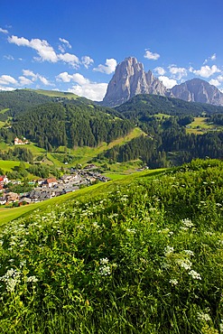 St. Cristina overlooked by Sassolungo Mountain, Gardena Valley, Bolzano Province, Trentino-Alto Adige/South Tyrol, Italian Dolomites, Italy, Europe