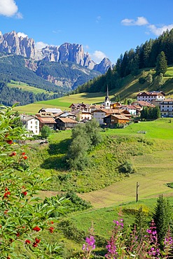 Moena, Fassa Valley, Trento Province, Trentino-Alto Adige/South Tyrol, Italian Dolomites, Italy, Europe