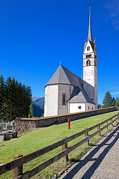 Church, Vigo di Fassa, Fassa Valley, Trento Province, Trentino-Alto Adige/South Tyrol, Italian Dolomites, Italy, Europe