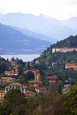 Town of Bellagio and mountains, Lake Como, Lombardy, Italian Lakes, Italy, Europe