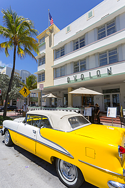 Ocean Drive, classic American car and Art Deco architecture, Miami Beach, Miami, Florida, United States of America, North America