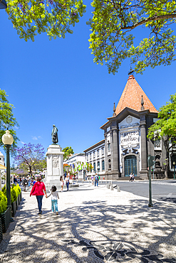 View of statue of Joao Goncalves Zarco and Banco de Portugal, Funchal, Madeira, Portugal, Atlantic, Europe
