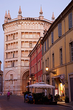 Cafe and Baptistry, Parma, Emilia Romagna, Italy, Europe