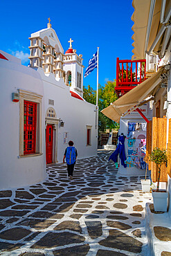 View of shops in narrow street in Mykonos Town, Mykonos, Cyclades Islands, Greek Islands, Aegean Sea, Greece, Europe