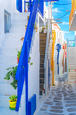 View of narrow cobbled street, Mykonos Town, Mykonos, Cyclades Islands, Greek Islands, Aegean Sea, Greece, Europe