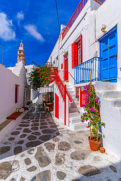 View of whitewashed cobbled street, Mykonos Town, Mykonos, Cyclades Islands, Greek Islands, Aegean Sea, Greece, Europe