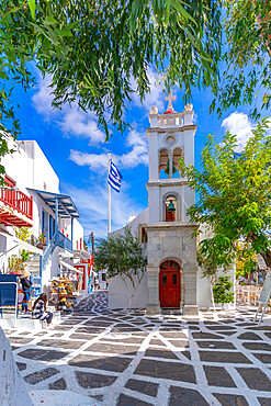 View of Metropolitan Church in cobbled street, Mykonos Town, Mykonos, Cyclades Islands, Greek Islands, Aegean Sea, Greece, Europe