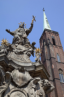 Church of the Holy Cross and statue, Old Town, Wroclaw, Silesia, Poland, Europe