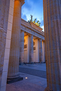 View of Brandenburg Gate at dusk, Pariser Square, Unter den Linden, Berlin, Germany, Europe