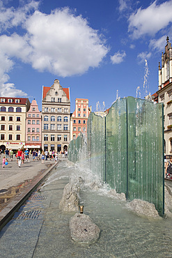 Market Square and fountain, Old Town, Wroclaw, Silesia, Poland, Europe