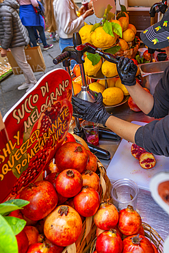 View of fresh fruit drinks of pomegranate and lemon, made in narrow street, Sorrento, Campania, Italy, Mediterranean, Europe