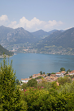 View of Lake Iseo near Sulzano, Lombardy, Italian Lakes, Italy, Europe