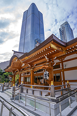 View of Nishikubo Hachiman Shinto Shrine and high rise buildings, 5 Chome, Toranomon, Minato City, Tokyo, Honshu, Japan