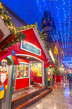 View of Kaiser Wilhelm Memorial Church and market stalls at Christmas, Breitscheidplatz, Berlin, Germany, Europe