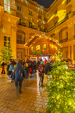 View of Christmas market stalls in Schlüterhof des Berliner Schlosses at dusk, Mitte, Berlin, Germany, Europe