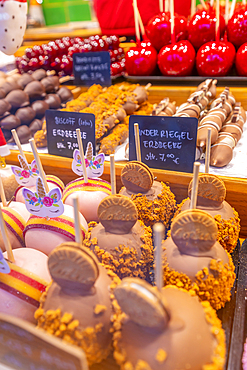 View of toffee apples on Christmas Market stall in Altstadt Spandau, Spandau, Berlin, Germany, Europe