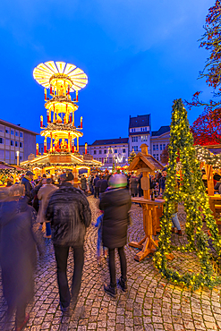 View of Christmas Market stalls in the market square in Altstadt Spandau at dusk, Spandau, Berlin, Germany, Europe