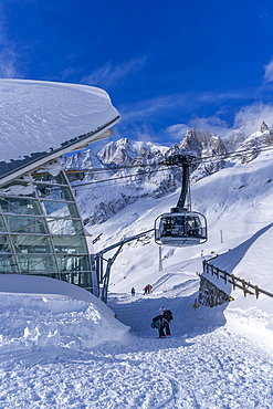 View of snow covered Pavillon du Mont Fréty and Skyway Monte Bianco cable car in winter, Courmayeur, Aosta Valley, Italy, Europe