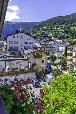 Elevated view of Zell am See on a sunny day, Zell am See, Salzburg, Austria, Europe