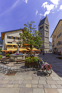 View of St. Hippolyte Church and Stadtplatz in Zell am See on a sunny day, Zell am See, Salzburg, Austria, Europe