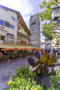 View of Stadtplatz in Zell am See on a sunny day, Zell am See, Salzburg, Austria, Europe