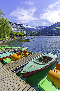View of the Grand Hotel and Lake Zell in Zell am See on a sunny day, Zell am See, Salzburg, Austria, Europe