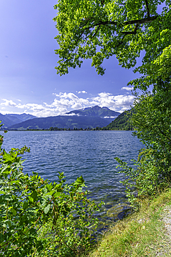 View of Lake Zell in Zell am See on a sunny day, Zell am See, Salzburg, Austria, Europe