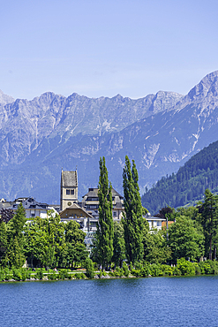 View of Zell am See and Lake Zell on a sunny day, Zell am See, Salzburg, Austria, Europe
