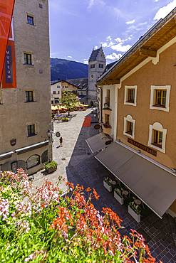 Elevated view of St. Hippolyte Church and Stadtplatz in Zell am See on a sunny day, Zell am See, Salzburg, Austria, Europe