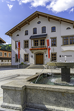 View of colourful buildings and Rathaus in Stadtplatz Mittersill on a sunny day, Salzburg, Austria, Europe
