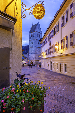 View of St. Hippolyte Church and Stadtplatz in Zell am See at dusk, Zell am See, Salzburg, Austria, Europe