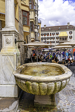 View of cafes and Golden Roof in Herzog-Friedrich-Straße in the old town of Innsbruck on a sunny day in summer, Innsbruck, Tyrol Region, Austria, Europe