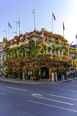 View of the The Churchill Arms, Kensington during summer, Kensington, London, England, United Kingdom, Europe