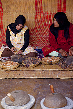 Argen making, Asni, Atlas Mountains, Morocco, North Africa, Africa