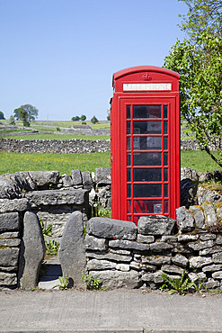 Red telephone box, Monyash, Peak District, Derbyshire, England, United Kingdom, Europe