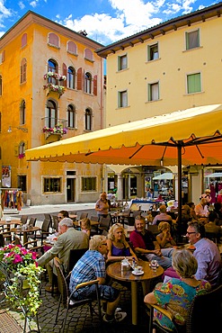 Cafe and local people, Piazza Mercato, Belluno, Province of Belluno, Veneto, Italy, Europe