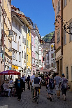 Busy street, Bolzano, Bolzano Province,Trentino-Algo Adige, Italy, Europe