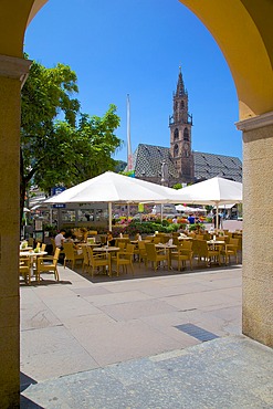 Cafe and Duomo, Walther Platz, Bolzano, Bolzano Province, Trentino-Alto Adige, Italy, Europe