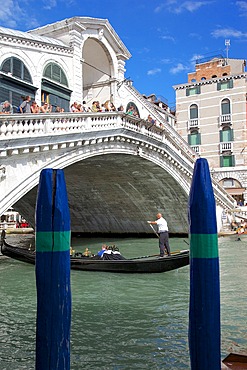 Rialto Bridge and gondola, Venice, UNESCO World Heritage Site, Veneto, Italy, Europe