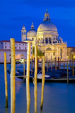 Santa Maria della Salute at dusk, Dorsoduro, Venice, UNESCO World Heritage Site, Veneto, Italy, Europe