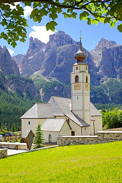 Church, Colfosco, Badia Valley, Bolzano Province, Trentino-Alto Adige, Italy, Europe