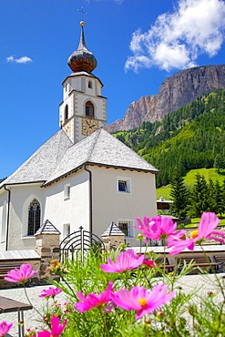 Church, Colfosco, Badia Valley, Bolzano Province, Trentino-Alto Adige, Italy, Europe