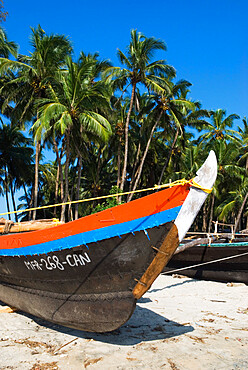 Traditional fishing boat, Palolem, Goa, India, Asia