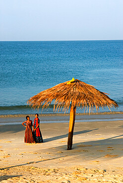 Local girls on Taj Exotica Hotel beach, Benaulim, Goa, India, Asia