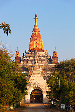 Ananda Temple, Bagan (Pagan), Central Myanmar, Myanmar (Burma), Asia